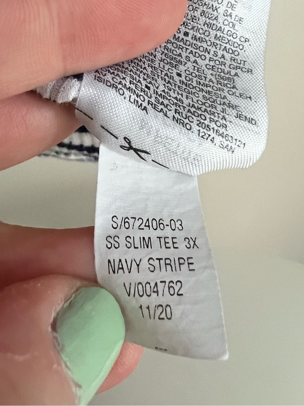 Old Navy White and Navy Striped Short Sleeve Women's Tee - Picture 4 of 6